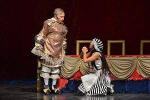 Bursa'da tiyatro salonları doldu