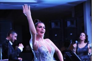 Ebru Yaşar, Bursa Uludağ'da sahneye çıktı