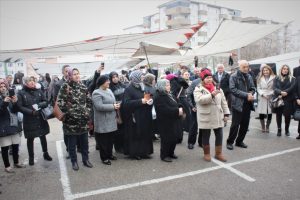Bursa'da kadın muhtar adayı vaatlerini sıraladı, alkış tufanı koptu