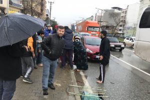 Bursa'da 13 yaşındaki çocuğa ana yolda otomobil çarptı