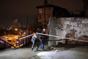 Başkent'te 2 katlı ev çöktü