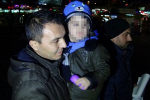 Bursa'da küçük çocuk üzerinde notla annesi tarafından terk edildi