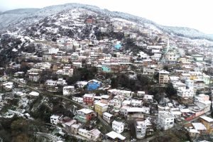 Bursa'da kar altındaki renkli gecekondular havadan görüntülendi