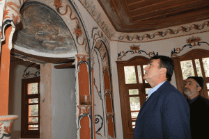 Bursa'da Gazzeli Ahmet Efendi Kültür Merkezi'nde ince işçilikler sürüyor