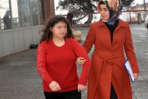 Ailesinden şiddet gördüğünü öne süren kıza polis sahip çıktı