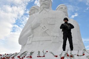 Türkiye'nin en büyük kardan heykelleri açıldı