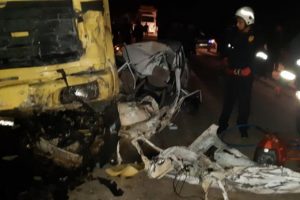 Kamyonla çarpışan otomobilin sürücüsü hayatını kaybetti