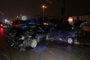 Bursa'da iki otomobil çarpıştı: 4 yaralı
