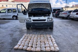Minibüste 73 kilo esrar ele geçirildi