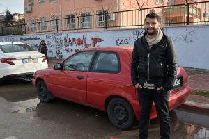 Otomobilinde hırsızı görünce şok yaşadı