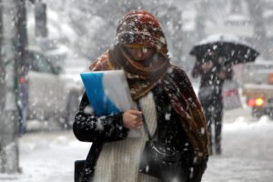 Okulda mahsur kalan öğrencilere jandarma jetişti