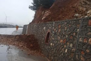Sağanak heyelana neden oldu