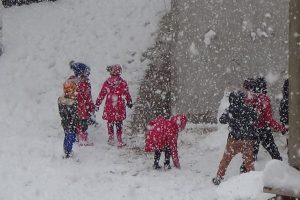 Bursa'da çocukların kar tatili sevinci