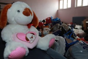 İlkokul öğrencileri oyuncaklarını ''Hayır Çarşısına'' gönderdi