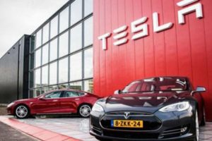 SEC: Larry Ellison 1 milyar dolarlık Tesla hissesi sahibi oldu