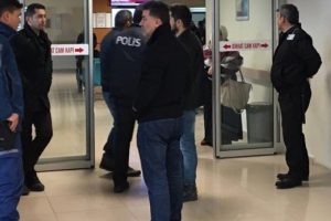 Sınavda bayılarak yere düşen öğrenci yaşam savaşı veriyor