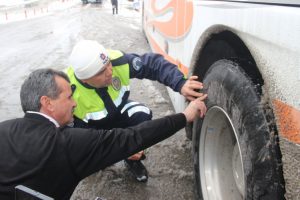Otobüslere kış lastiği denetimi
