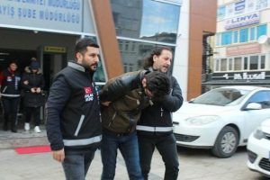 Genç kızlara iğrenç tuzak!