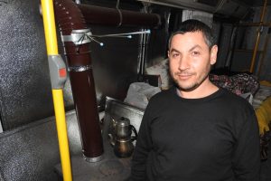 Sobalı canlı yayın otobüsü görenleri şaşırtıyor
