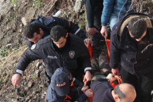 Nehirden çıkarıp, yaşatmak için çabaladılar