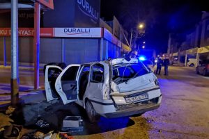 Bursa'da tırın çarptığı otomobildeki genç kız yaralandı