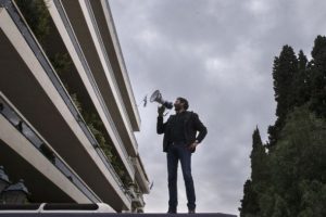 Devlet televizyonu işgal edildi
