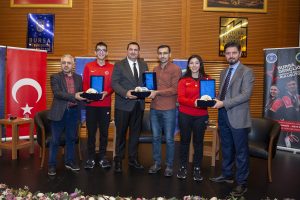 Sporun yıldızları Bursa'da gençlerle buluştu