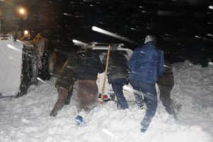 Kar ve tipide mahsur kalan 40 kişi kurtarıldı