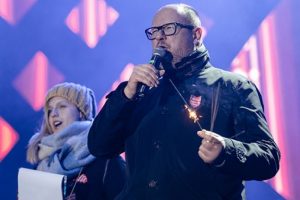 Polonya'da Belediye Başkanı sahnede bıçaklandı!