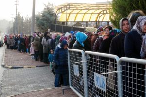 6 aylık iş için uzun kuyruklar oluştu!