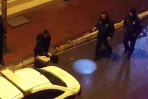 Evden çıktıkları an kıskıvrak yakalandılar!