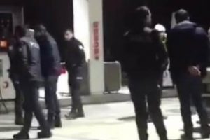 Otobüstekileri silahla tehdit etti! İçindekileri görünce...