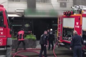 Cezaya kızıp dükkanını ateşe verdi!