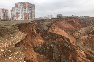 Kahta'da korkutan heyelan