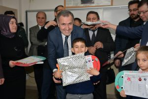 Bursa İnegöl'de 60 bin öğrenci karne heyecanı yaşadı