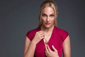 'Binbir surat' Meryem Uzerli