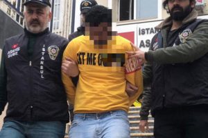 Parkta tecavüz dehşetini sarı kazak aydınlattı!