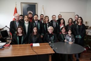 Bursa Barosu Murat Efe'nin ailesini yalnız bırakmadı