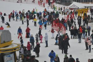 Bursa'da 5 bin üniversite öğrencisi, Winterfest-2019 için Uludağ'a akın etti