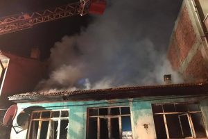 7 kişinin yaşadığı ev kül oldu!