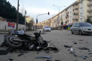 Bursa'da motosiklet sürücüsü ölümden döndü