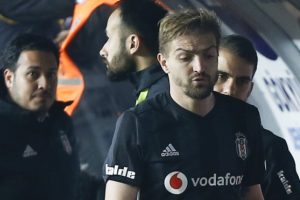 Caner Erkin, yedek kulübesinde suları tekmeledi