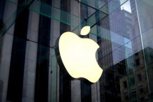 Apple Çin'de iPhone fiyatlarını düşürdü, satışlar uçtu!