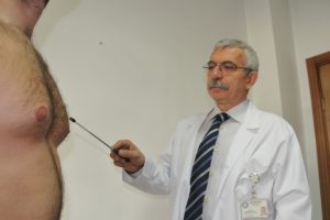 Erkeklerde burundan sonra en çok estetik isteği göğüslere