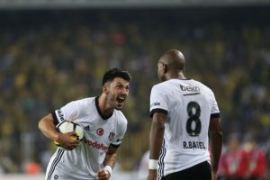 Tolgay Arslan'ın paylaşımına Ryan Babel'den flaş yorum!