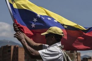 Venezuela'da talepler farklı hedef aynı