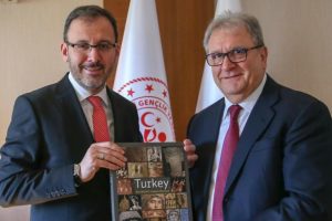 Bakan Kasapoğlu, Riccardo Fraccari'yi kabul etti