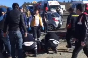 Uşak'ta otomobil ile cip çarpıştı: 4 ölü