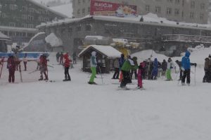 Bursa Uludağ'da kar yağışı, pistleri boş bıraktı