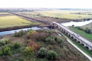 Çatlaklar oluşan tarihi Uzunköprü için koruma talebi